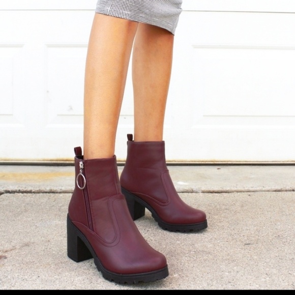 Shoes - 🚨//The Gwen// Burgundy 90's style Boot